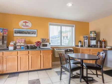 Super 8 by Wyndham Dumfries/Quantico Отели в г. Траянгл