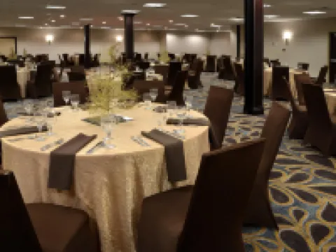 ホリデイ イン カントン (ベルデン ビレッジ) by IHG ジャクソンのホテル