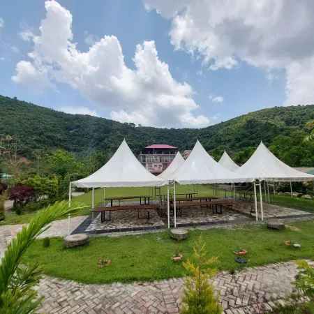 Shalom Farmhouse by the Hillside