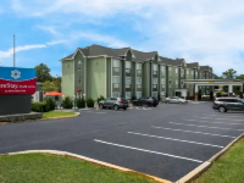 SureStay Plus Hotel by Best Western Sevierville セバービルのホテル