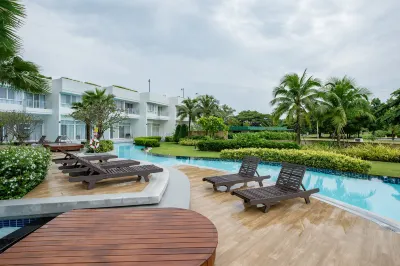 1702-Hua Hin Two Bedrooms Two Bathrooms with Panorama Sea View 17th Top Floor Hôtels à : 