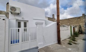Charming Traditional 1-Bed House in Rhodes