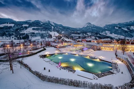 Hotel Norica - Thermenhotels Gastein Mit Dem Bademantel Direkt in Die Therme