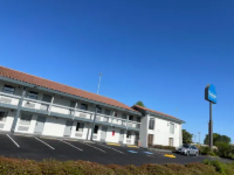 Travelodge by Wyndham Tuscaloosa Hotel di Tuscaloosa