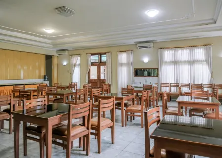 Hotel Gitrary Pati Отели в г. Pati Regency