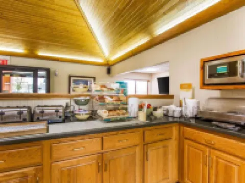 Quality Inn & Suites Hotels in Marion