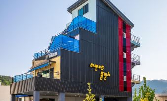 Geoje Biken Kids Pool Villa (Pool for All Rooms, Elevator)