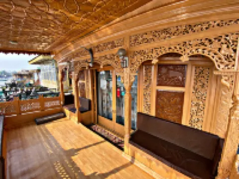 Sikandra Palace Group of Houseboats