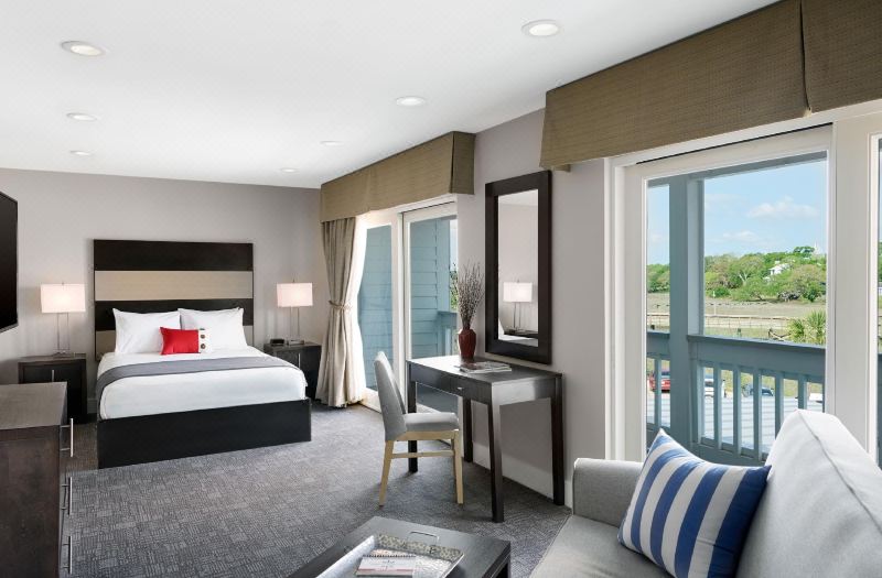 Shem Creek Inn