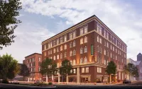 Hotel Heron Old Town Alexandria Отели рядом с достопримечательностью «Контрабандс энд Фридмен Семетери Мемориал»
