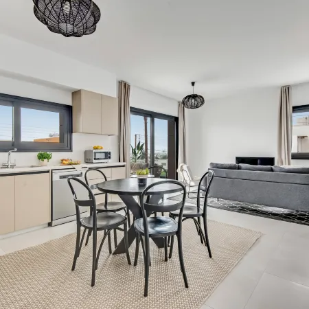 Sanders Only - Lovely 1-Bdr Apt with Two Balconies