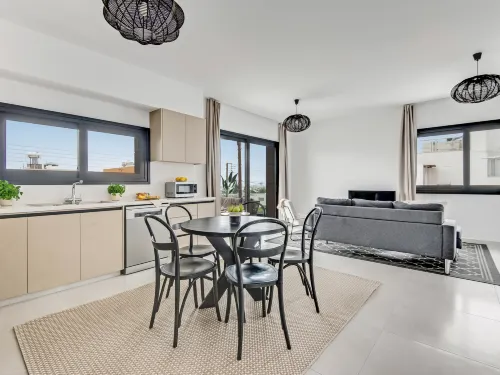 Sanders Only - Lovely 1-Bdr Apt with Two Balconies - Apartment