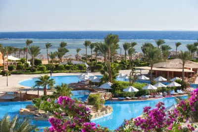 Amwaj Oyoun Resort & Casino Hotels near La Strada Mall