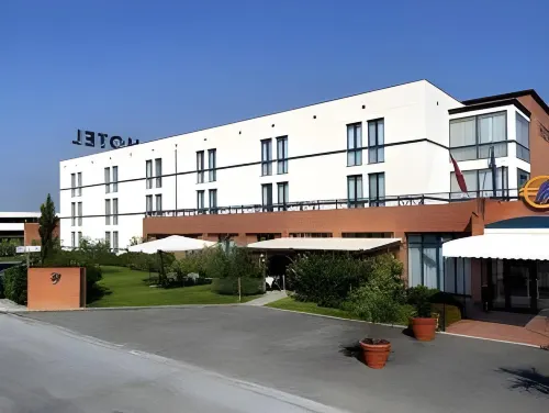 Euro Hotel فنادق في Fauglia