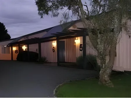 Caves Motor Inn Отели в г. Уэйтомо