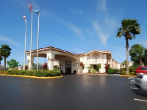 La Quinta Inn by Wyndham Orlando International Drive North Hotels near Universal Studios Orlando
