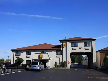 Super 8 by Wyndham Niagara Falls NY