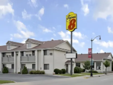 Super 8 by Wyndham la Crosse Hotels in La Crosse