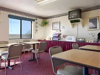 Super 8 by Wyndham Carlsbad エディのホテル