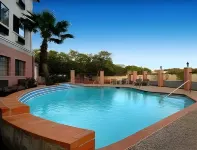 Days Inn & Suites by Wyndham San Antonio North/Stone Oak - Pools