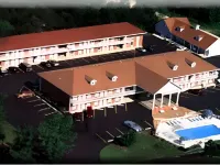 Twelve Oaks Inn Hotel di Branson