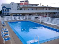 Sifting Sands Motel - parking