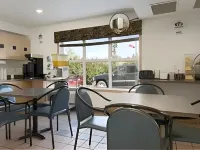 Super 8 by Wyndham Calgary/Airport - Desayuno