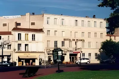 Hôtel de France Hôtels à : Pont-l'Abbé-d'Arnoult