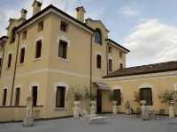 Villa Scalabrini Hotel dekat Church of San Martino