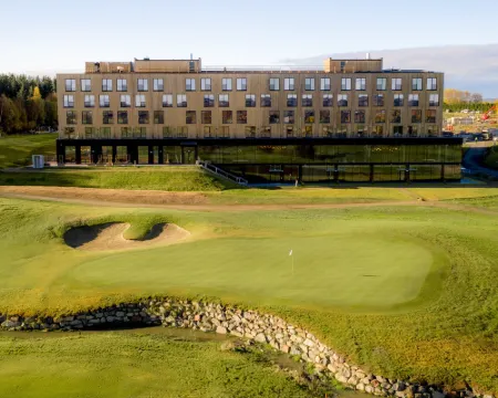 ลิลี่คันทรีคลับ โรงแรมในUllensaker