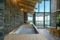 Geojedo Tsukinoya Ryokan Pool Villa