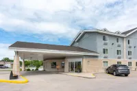 Super 8 by Wyndham Winnipeg West Hotels in 