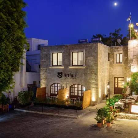 Arthur Suites