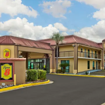 Super 8 by Wyndham Mobile/Tillmans Corner