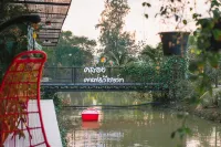 Klong Cafe & Resort Hotels in Thanyaburi District