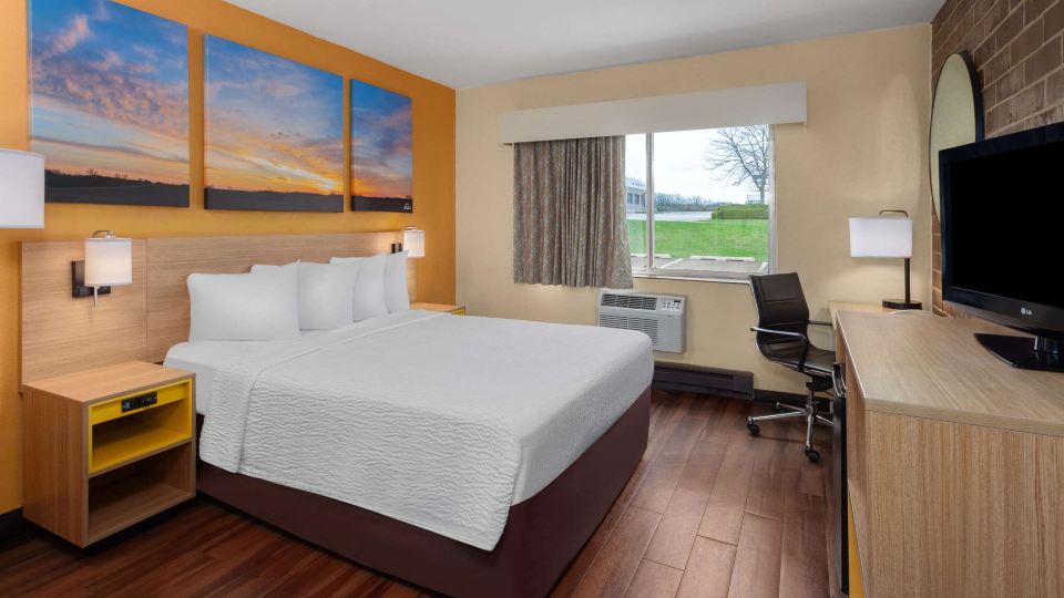 Days Inn by Wyndham Rockford I-90 Casino District