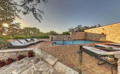Heritage Hotel & Estate Raznjevica Dvori AD 1307 Các khách sạn ở Polaca