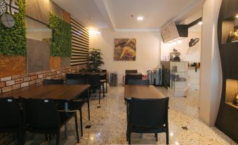 RedDoorz Plus at Seventy Five Inn Near Manila Airport