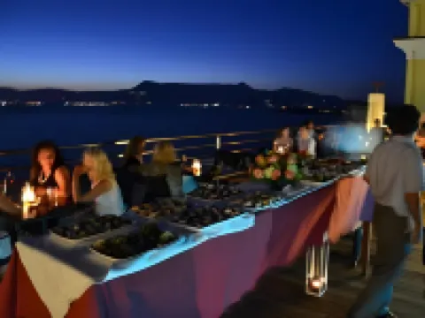 シティ マリーナ セルビアン博物館周辺のホテル