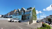 OYO Newquay Beach Hotel Hotels near Watergate Bay
