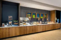 SpringHill Suites Murray - breakfast