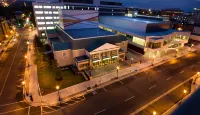 Crowne Plaza Fredericton-Lord Beaverbrook Hotel dekat University of Fredericton