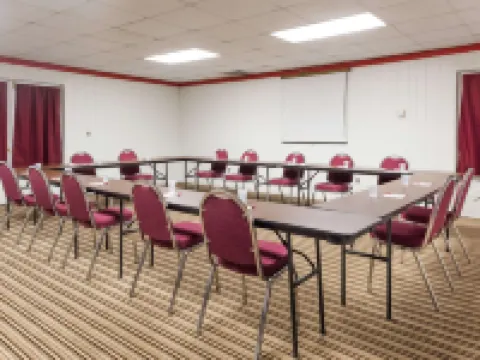 Ramada by Wyndham Mountain Home Hotels in Baxter County