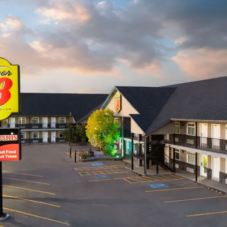 Super 8 by Wyndham Fort McMurray