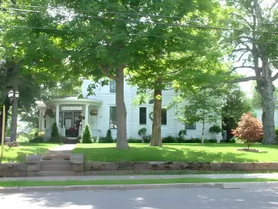 Marshlands Inn فنادق في Sackville