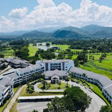 Sir James Resort