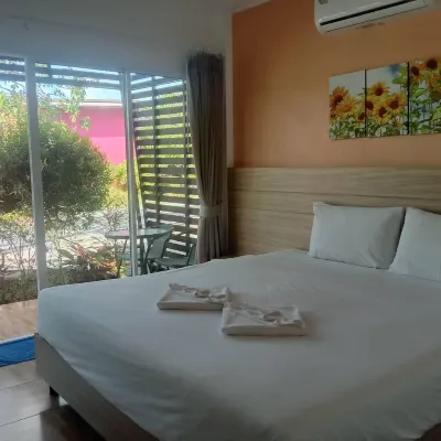 Thipburee Riverside Hotel Hotels near Wat Chedi (Ai Khai)