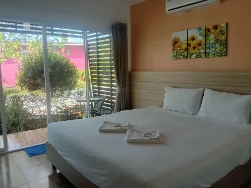 Thipburee Riverside Hotel