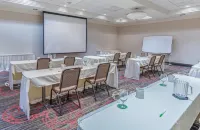 홀리데이 인 루이스빌 에어포트 - 페어/엑스포 언 IHG 호텔 쉬블리 호텔