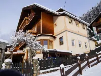 Group Holiday Home in Hippach with Dreamy Views